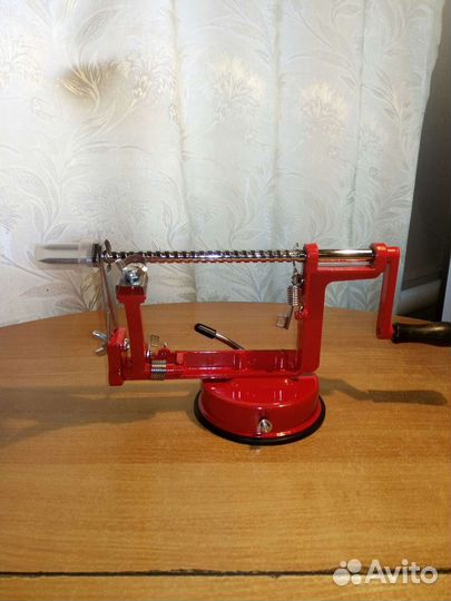 Машинка для очистки яблок от кожуры и сердцевины