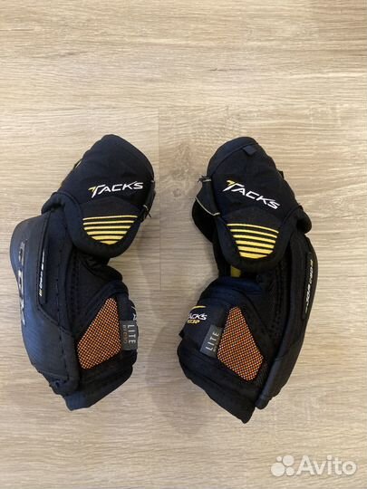 Продам хоккейную форму на возраст 7-10 лет