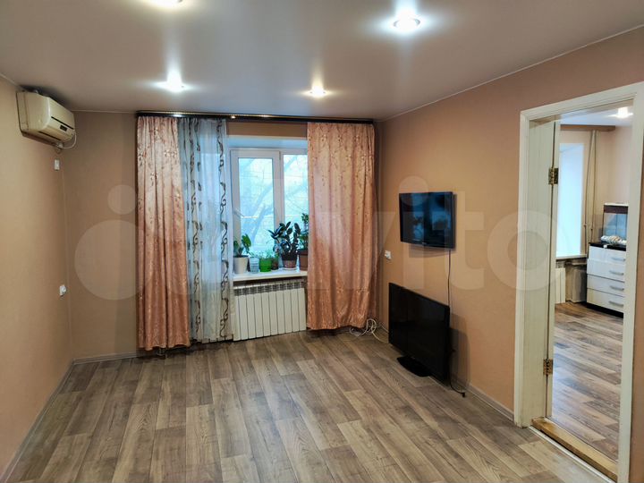 Комната 31 м² в 5-к., 2/5 эт.