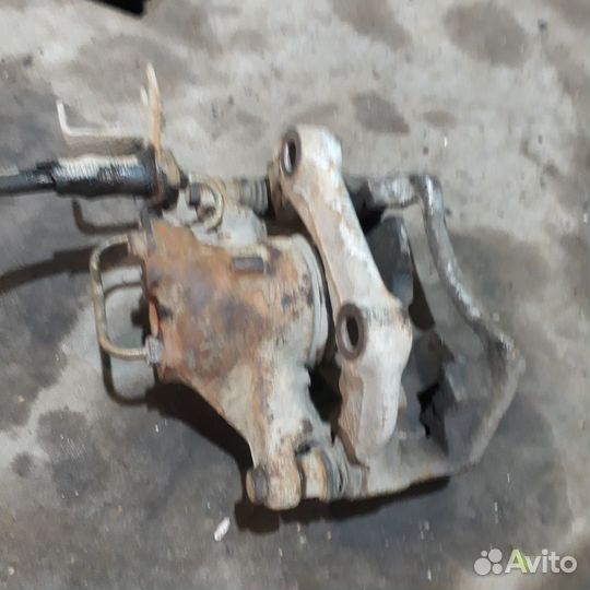 Суппорт передний левый 1.6 Ауди а4б5 VW Пассат Б5