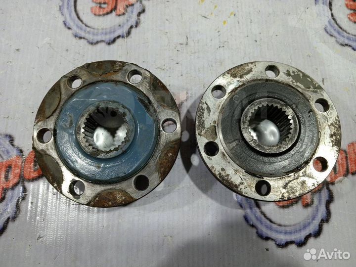 Фланцы Mitsubishi Pajero V26W 4M40 №195 1995 Рест