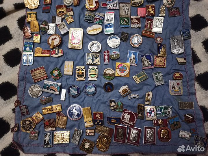 Ретро коллекция значков времен СССР