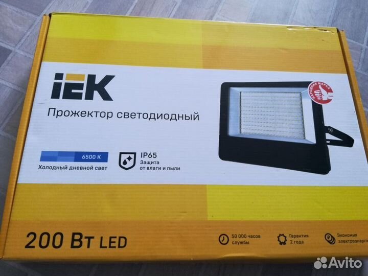Светодиодный прожектор IEK сдо 06-200