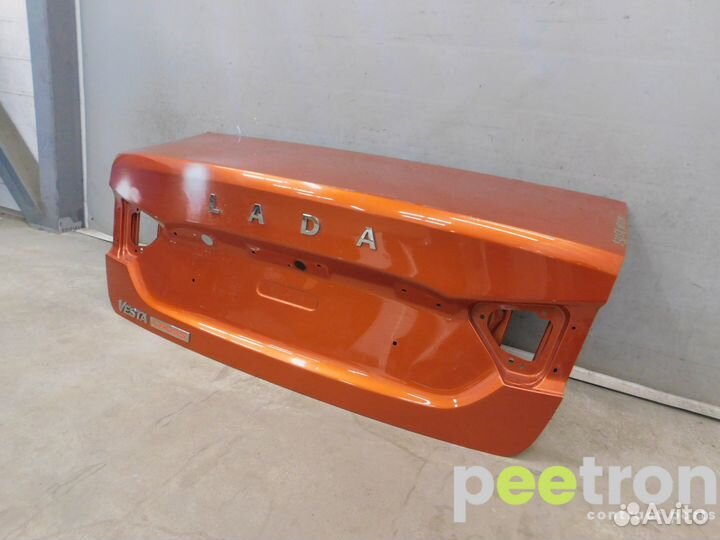 Б/У Крышка багажника б/у 8450039387 LADA