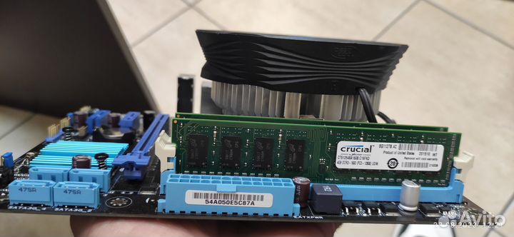 Материнская плата с процессором и памятью