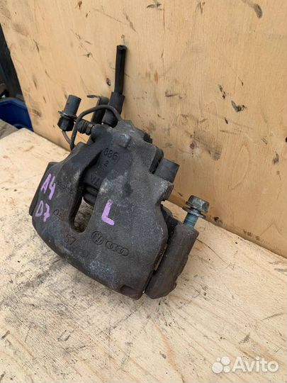 Суппорт тормозной Audi A4 B7 передний левый