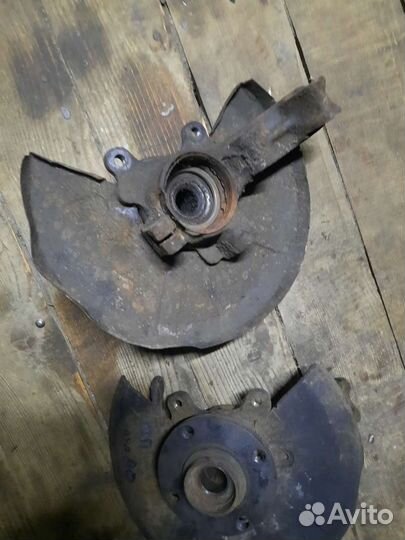 Поворотный кулак Audi 80 b3