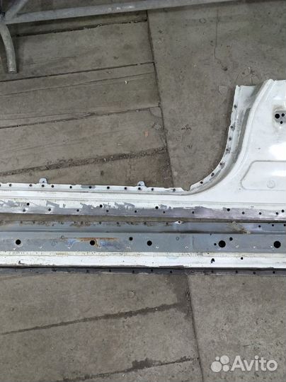 Порог левый Toyota Land Cruiser 200