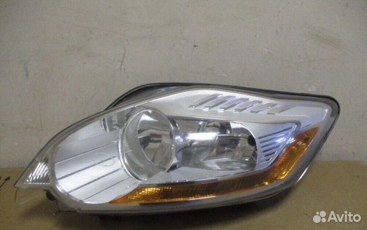 Ford Kuga 1 левая фара
