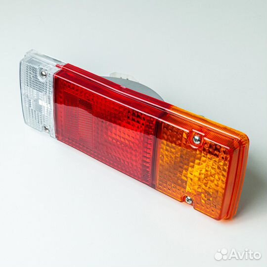 Стоп сигнал toyota dyna широкий, левый/правый один