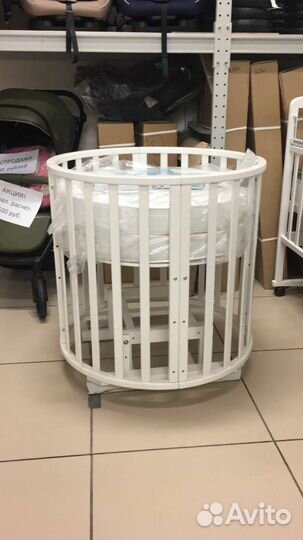 Кроватка детская с маятником и с ящиком