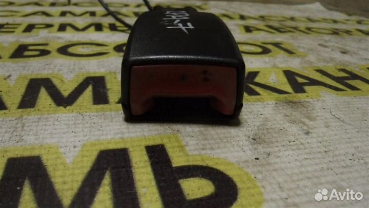 Ответная часть ремня безопасности Mitsubishi Outl