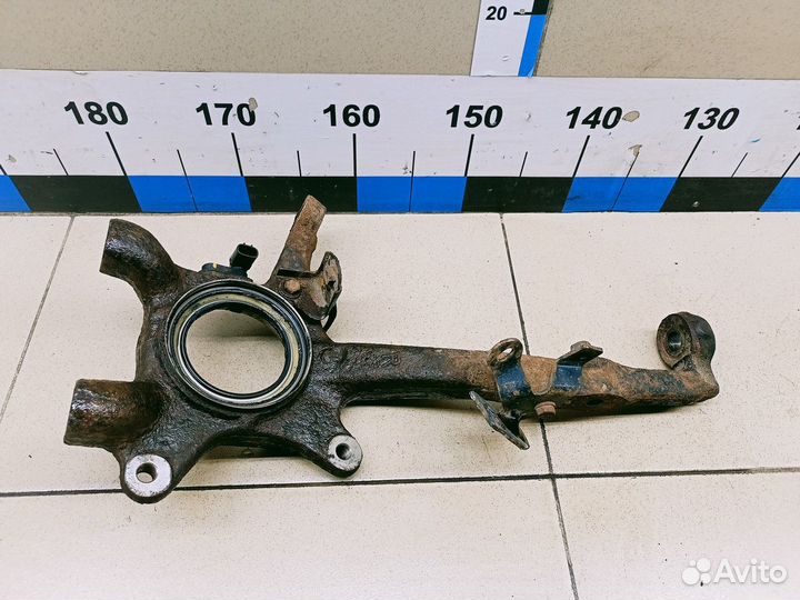 Кулак поворотный передний правый Land Cruiser (150