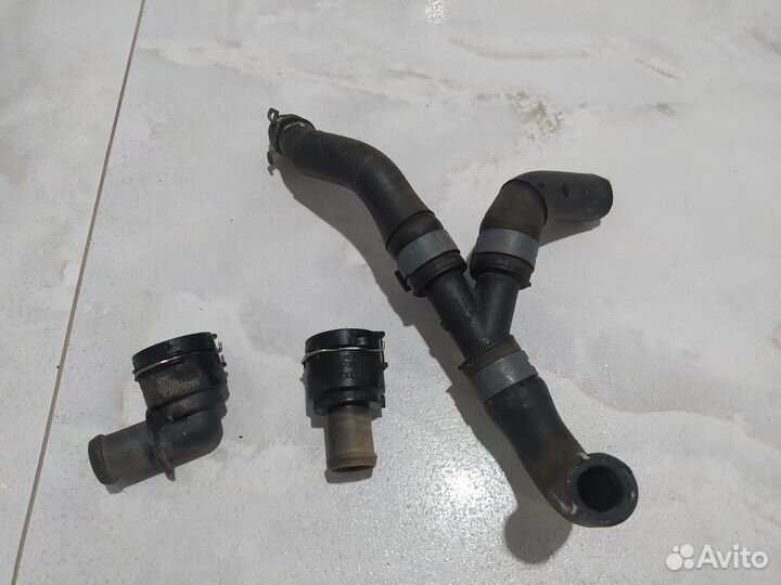 Фланец тройник системы охлаждения Skoda Octavia A7