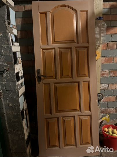 Дверь деревянная
