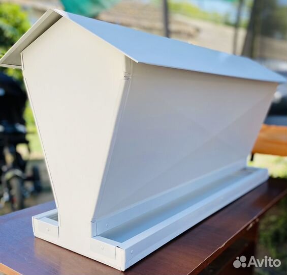 Уличная бункерная кормушка для птицы