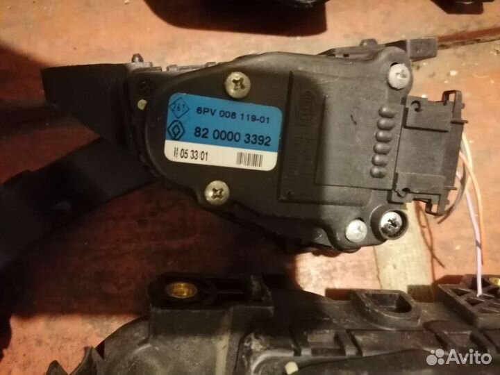 Педаль газа лагуна 2