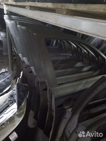 Дверь Mitsubishi Outlander III