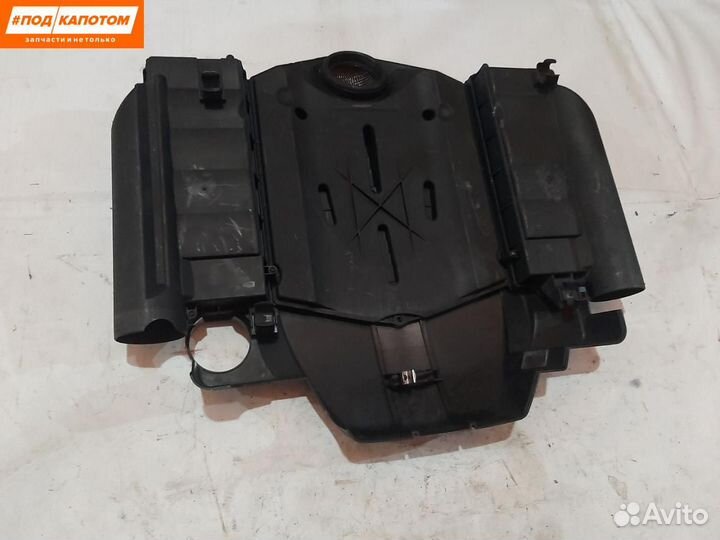 Декоративная крышка двигателя Mercedes-Benz