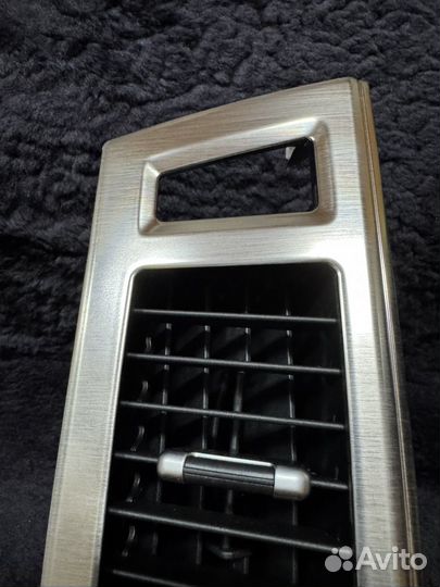 Дефлектор воздушный центральный левый Паджеро 4