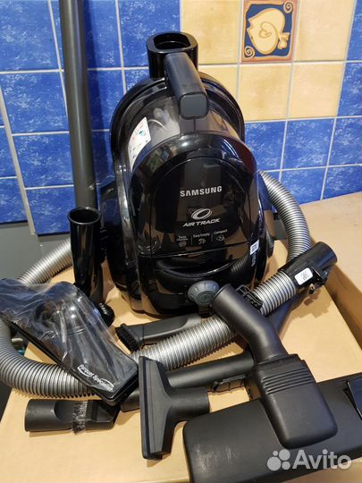 Пылесос Samsung SC18M21A0S1