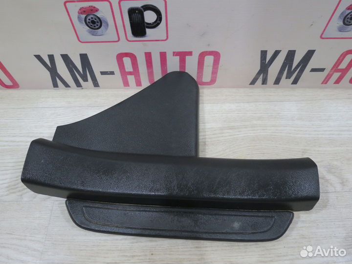 Накладка порога задняя правая Toyota Corolla 150