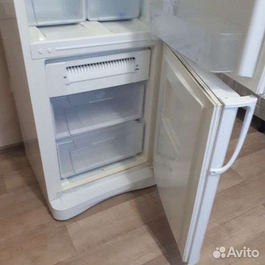 Холодильник Indesit на запчасти