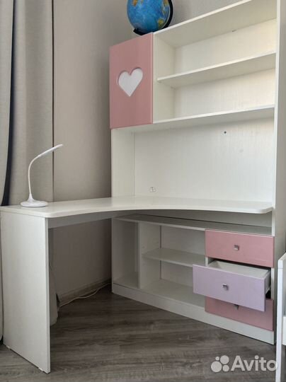 Угловой письменный стол