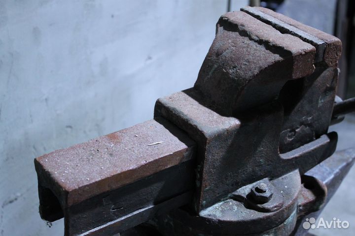 Тиски слесарные поворотные СССР