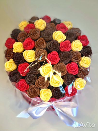 Розы из Трёх Видов Шоколада - 51 шт в Коробке