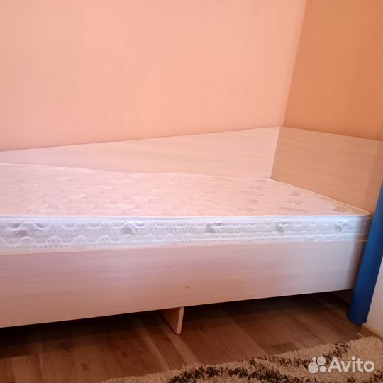 Продам кровать с матрасом