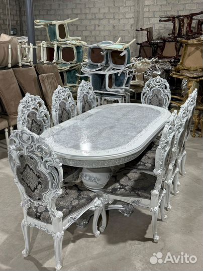 Стол обеденный. В наличии