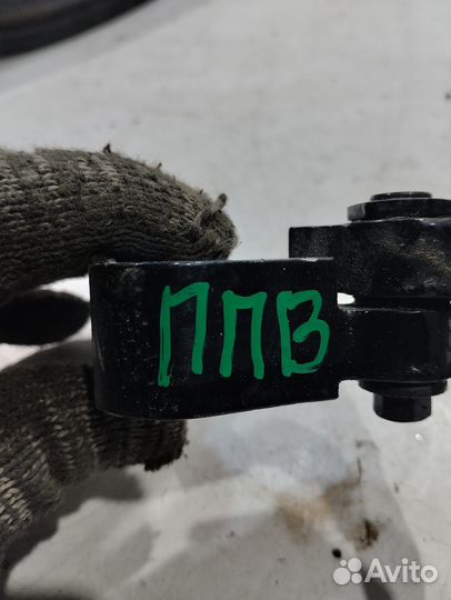 Петля двери (передняя, правая, верхняя)