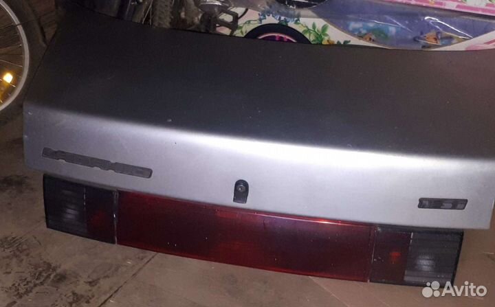 Задняя крышка богажника