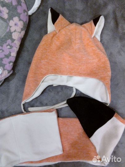 Шапка зимняя для девочки 3/5лет 56размер Две шт