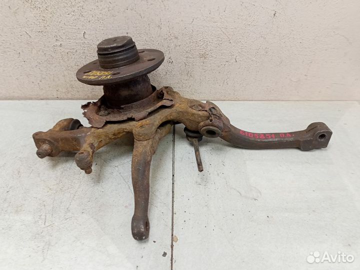 Кулак передний левый