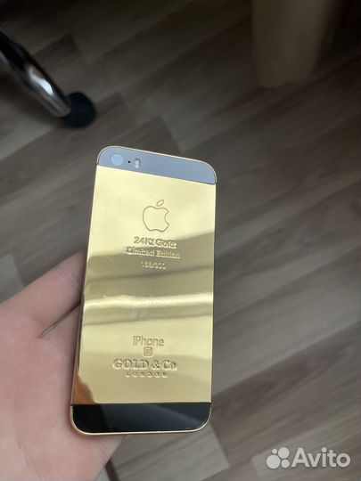 iPhone SE, 64 ГБ