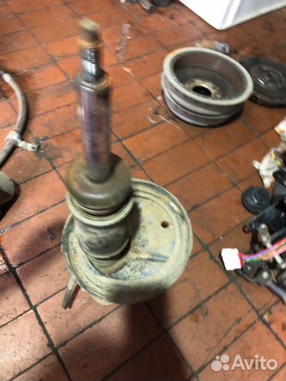 Стойка передняя Mitsubishi Lancer седан 4G18 2005