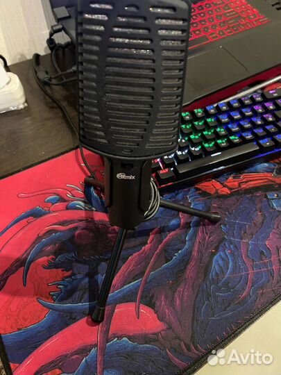 Студийный микрофон