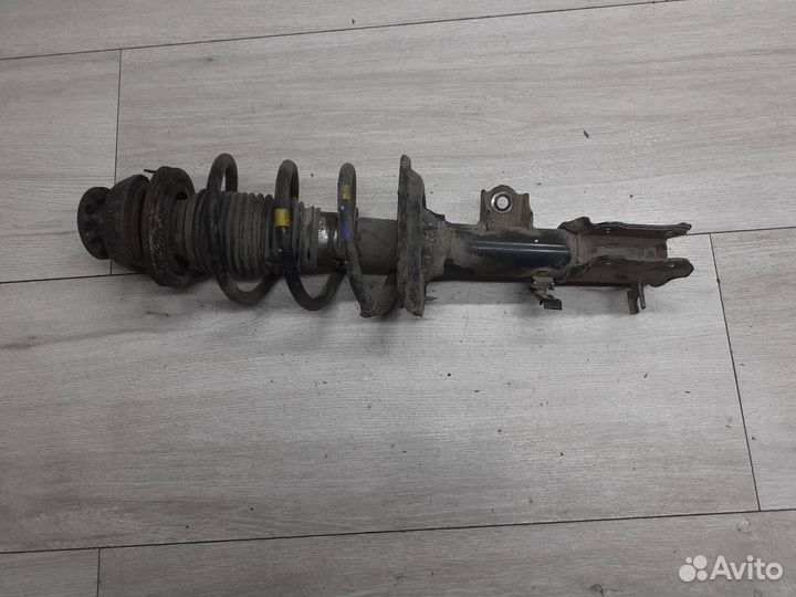 Стойка передняя правая Hyundai Solaris / Rio 3