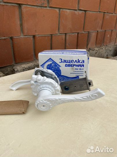 Дверные ручки защелки