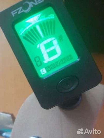 Тюнер для настройки гитары