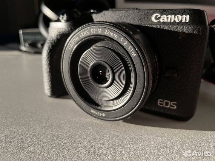 Объектив Canon EF-M 22mm f2.0