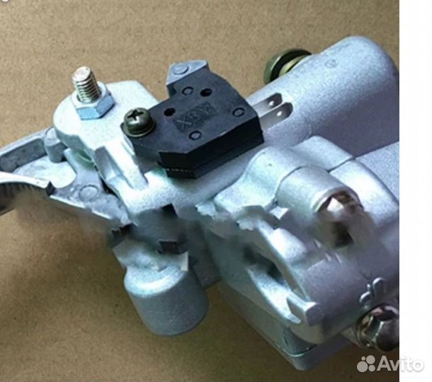 Выключатель стоп сигнала переднего тормоза правый