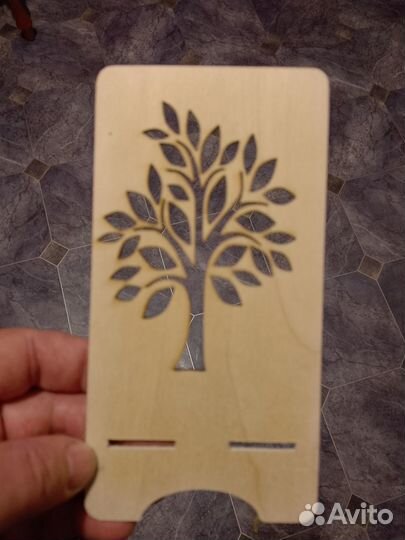 Подставка для телефона из дерева