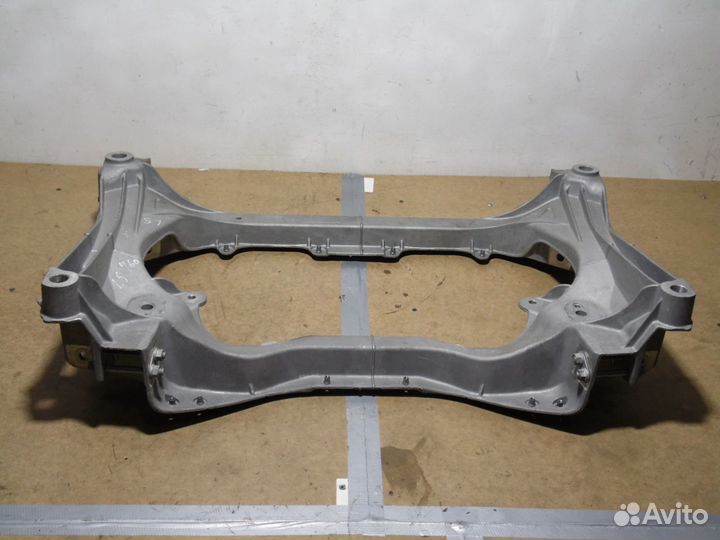 Подрамник двигателя Лексус лс 460