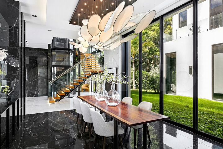 Дом 380 м² на участке 13 сот.