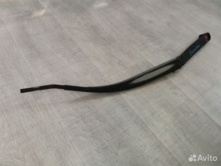 Поводок стеклоочистителя передний правый Hyundai