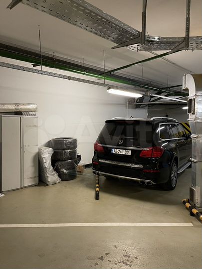 Машиноместо, > 30 м²