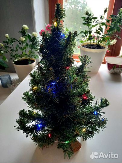 Елка и новогодние украшения